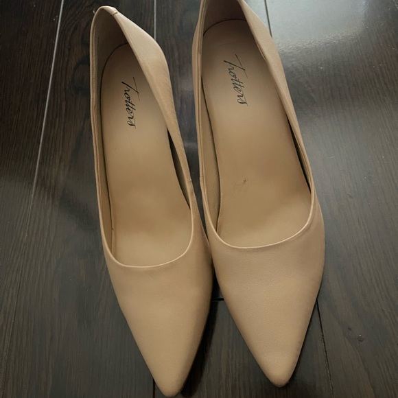 Heels - Picture 3 of 9